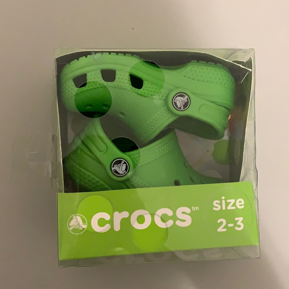 NWT Baby Crocs lime green size 2-3